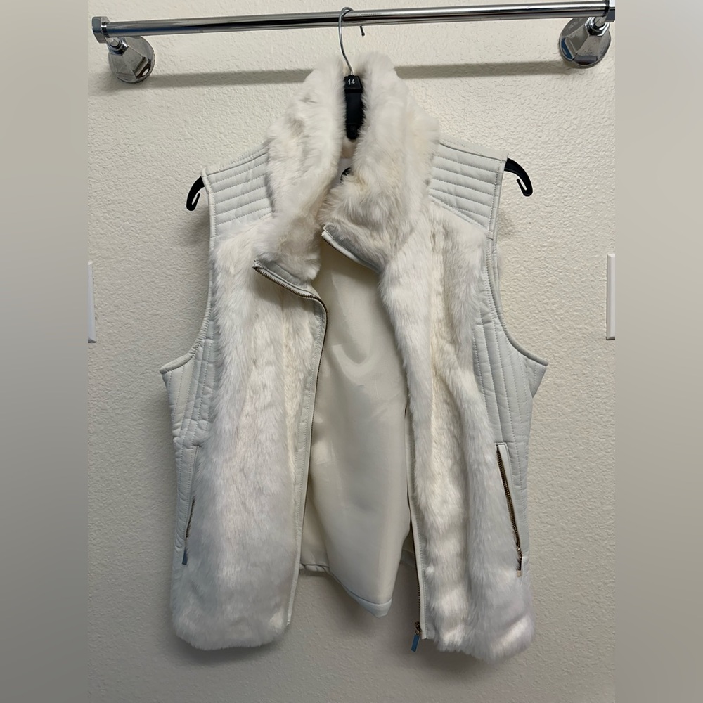 G by Guess White Fur Faux size XL